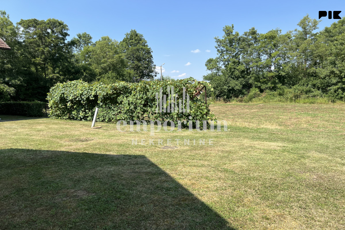 Kuća sa pomoćnim objektom i zemljištem od 14.034 m2 ID: 2754/EN