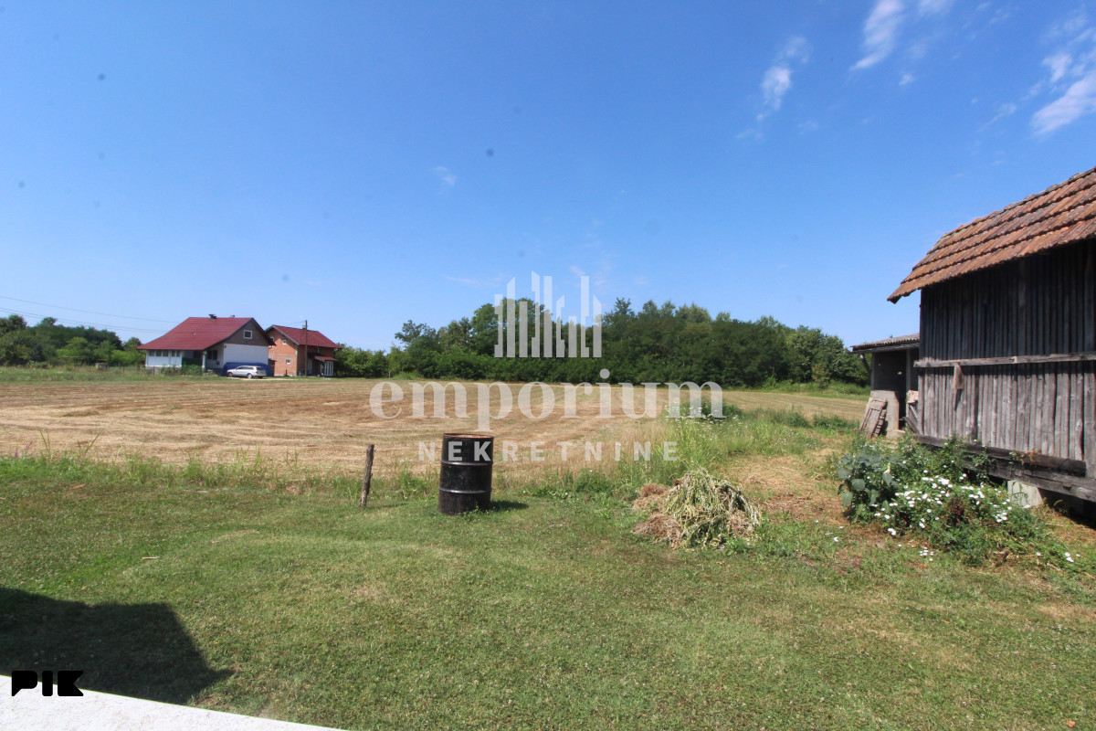 Useljiva kuća površine 80 m2 sa placem od 3.478 m2 ID: 2766/BN