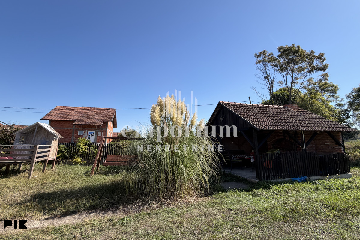 Vikendica 69 m2 na placu od 5.470 m2 u Vučilovcu ID:2812/IP
