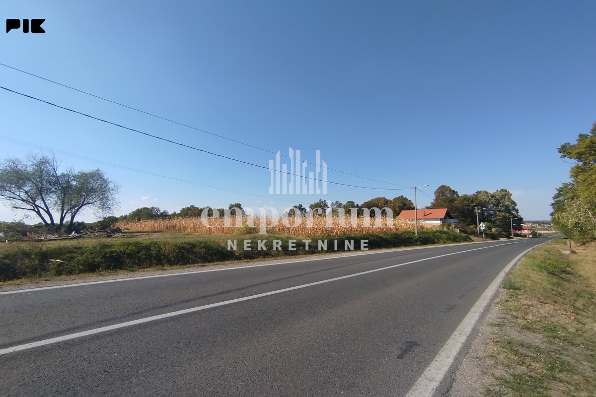 Građevinska parcela 18.082m uz glavni put ID:2646/EN