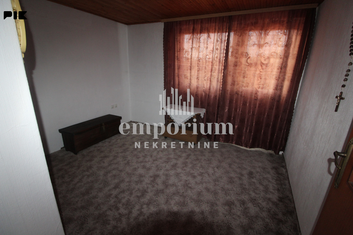 Useljiva kuća površine 80 m2 sa placem od 3.478 m2 ID: 2766/BN