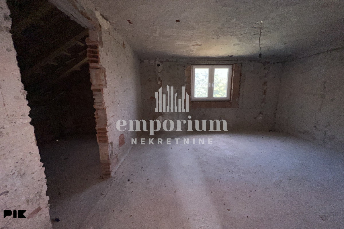 Kuća sa pomoćnim objektom i zemljištem od 14.034 m2 ID: 2754/EN