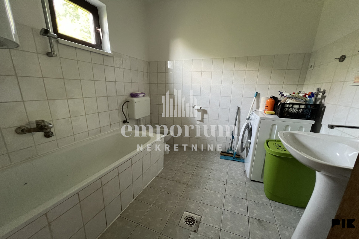 Kuća sa pomoćnim objektom i zemljištem od 14.034 m2 ID: 2754/EN
