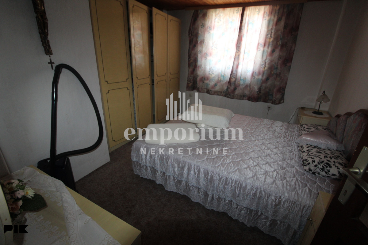 Useljiva kuća površine 80 m2 sa placem od 3.478 m2 ID: 2766/BN