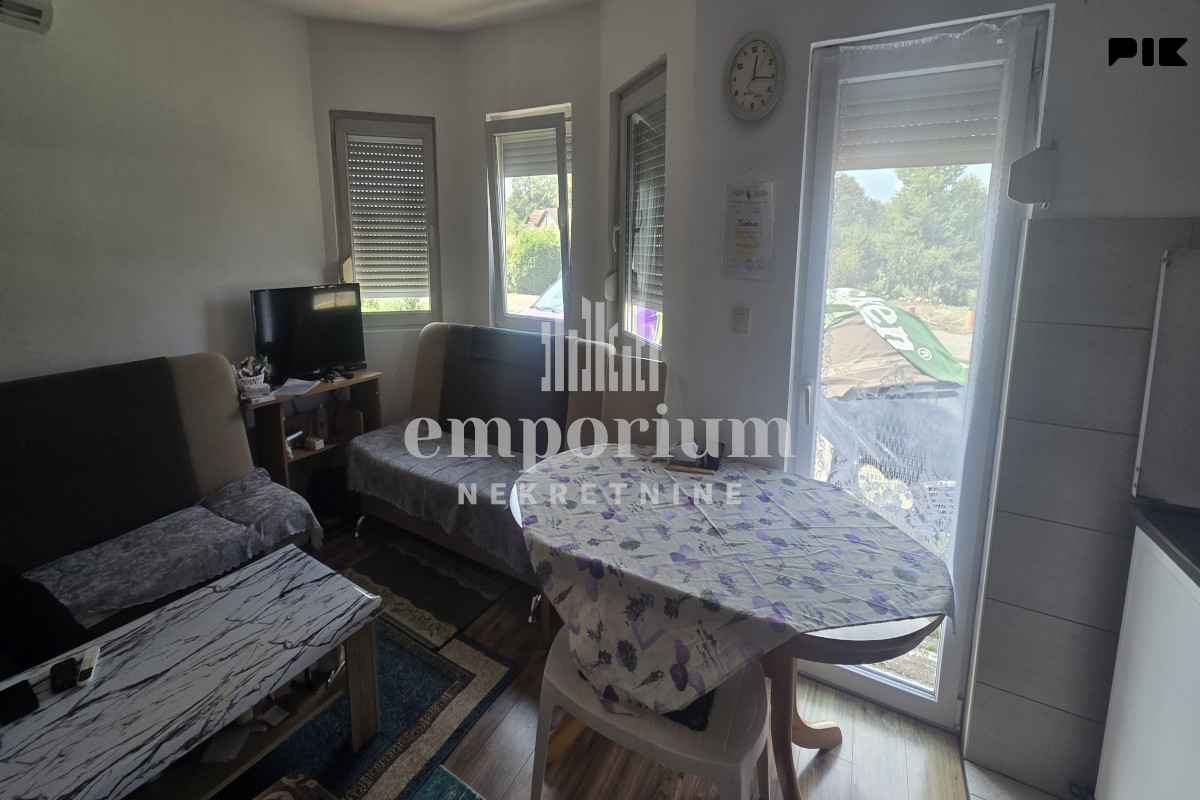 Prizemna kuća na parceli od 514m2 u Grčici ID:2787/BN
