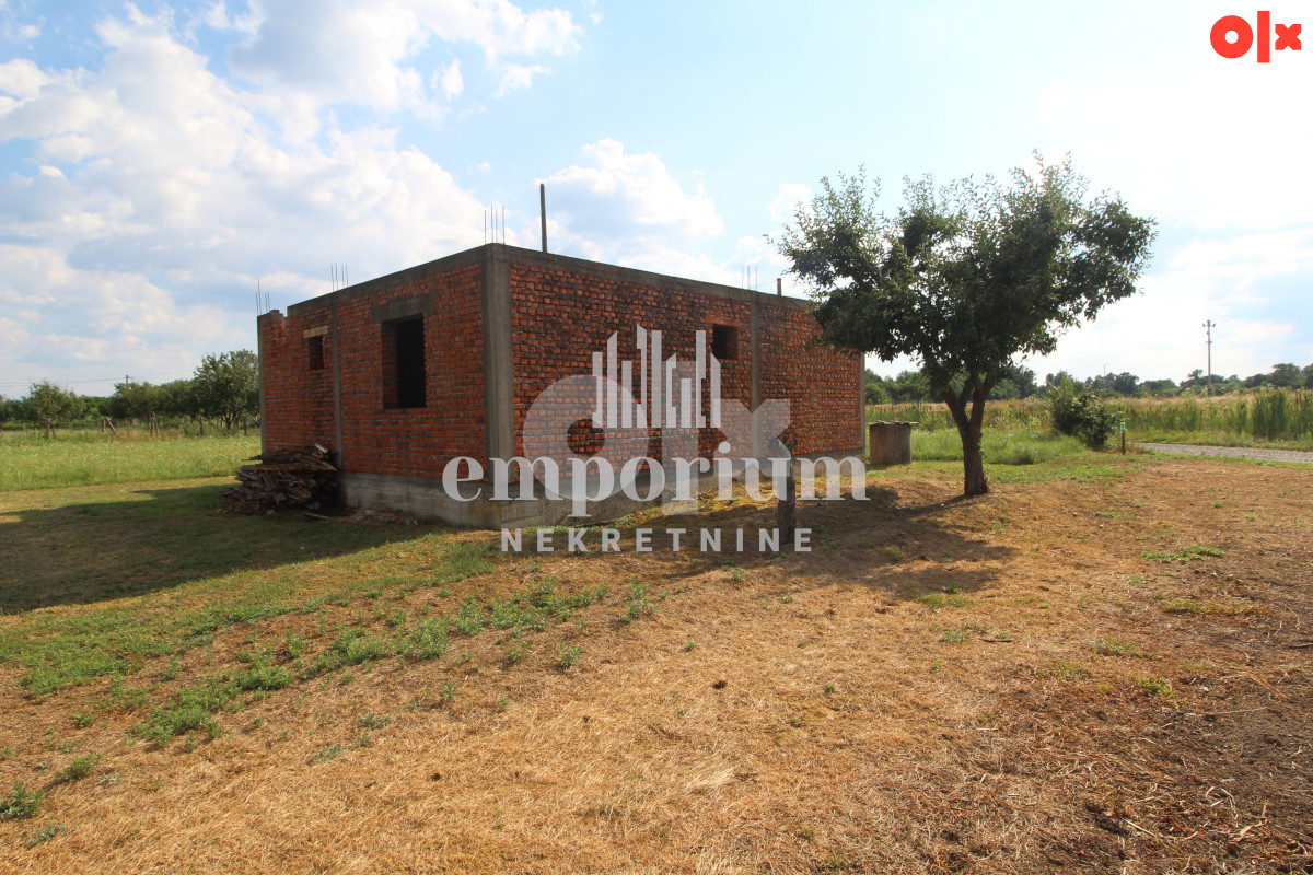 Nedovršena kuća sa placem od 2.868 m2 u Pelagićevu ID: 2744/EN
