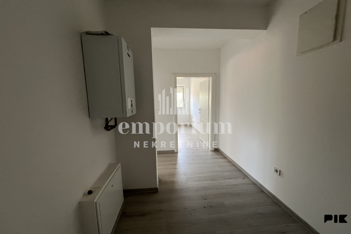 Useljiv trosoban stan 73m2 na III spratu sa liftom ID:2782/EN