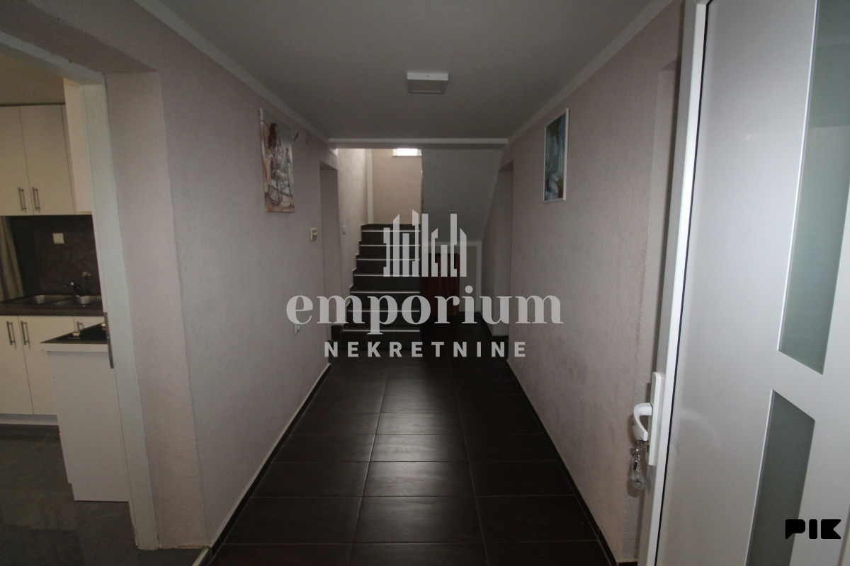 Vikendica sa bazenom, ljetnikovcem i dvorištem ID:2802/BN