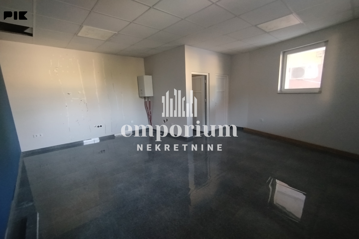 Poslovni prostor 120m2 u prizemlju ID:228/IP