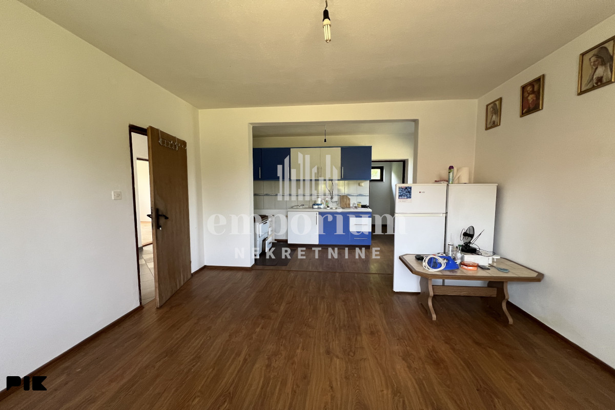 Kuća sa pomoćnim objektom i zemljištem od 14.034 m2 ID: 2754/EN