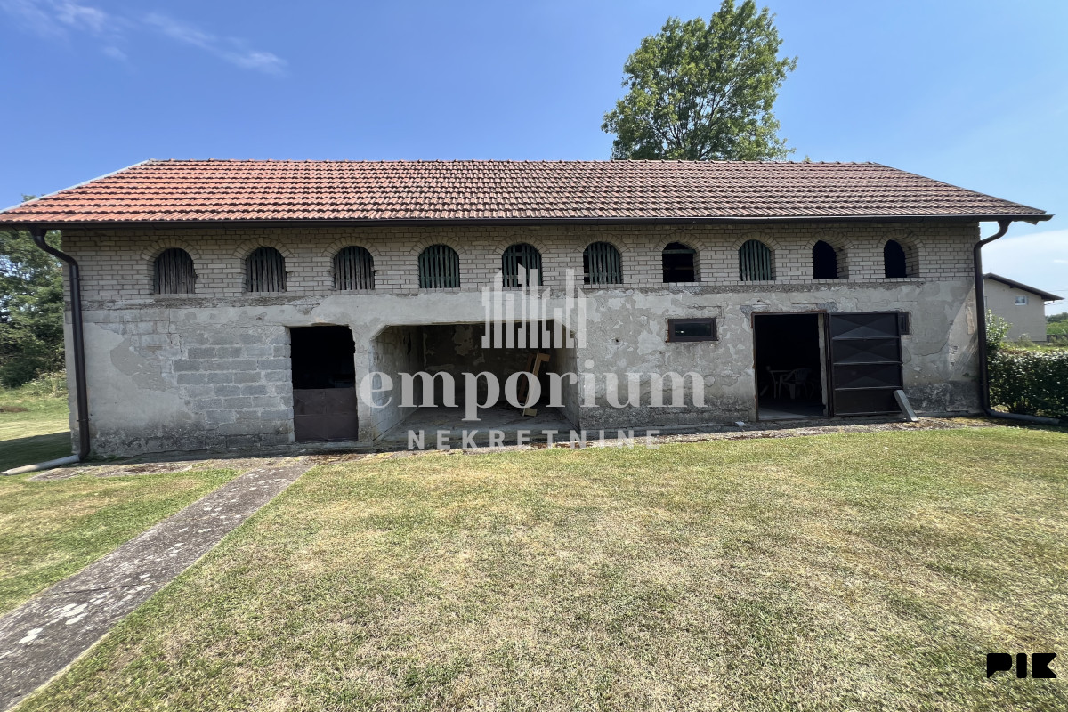 Kuća sa pomoćnim objektom i zemljištem od 14.034 m2 ID: 2754/EN