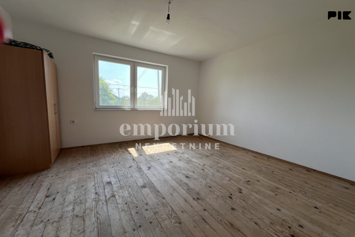 Kuća sa pomoćnim objektom i zemljištem od 14.034 m2 ID: 2754/EN