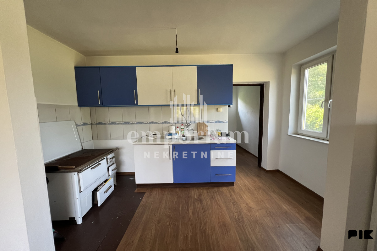 Kuća sa pomoćnim objektom i zemljištem od 14.034 m2 ID: 2754/EN