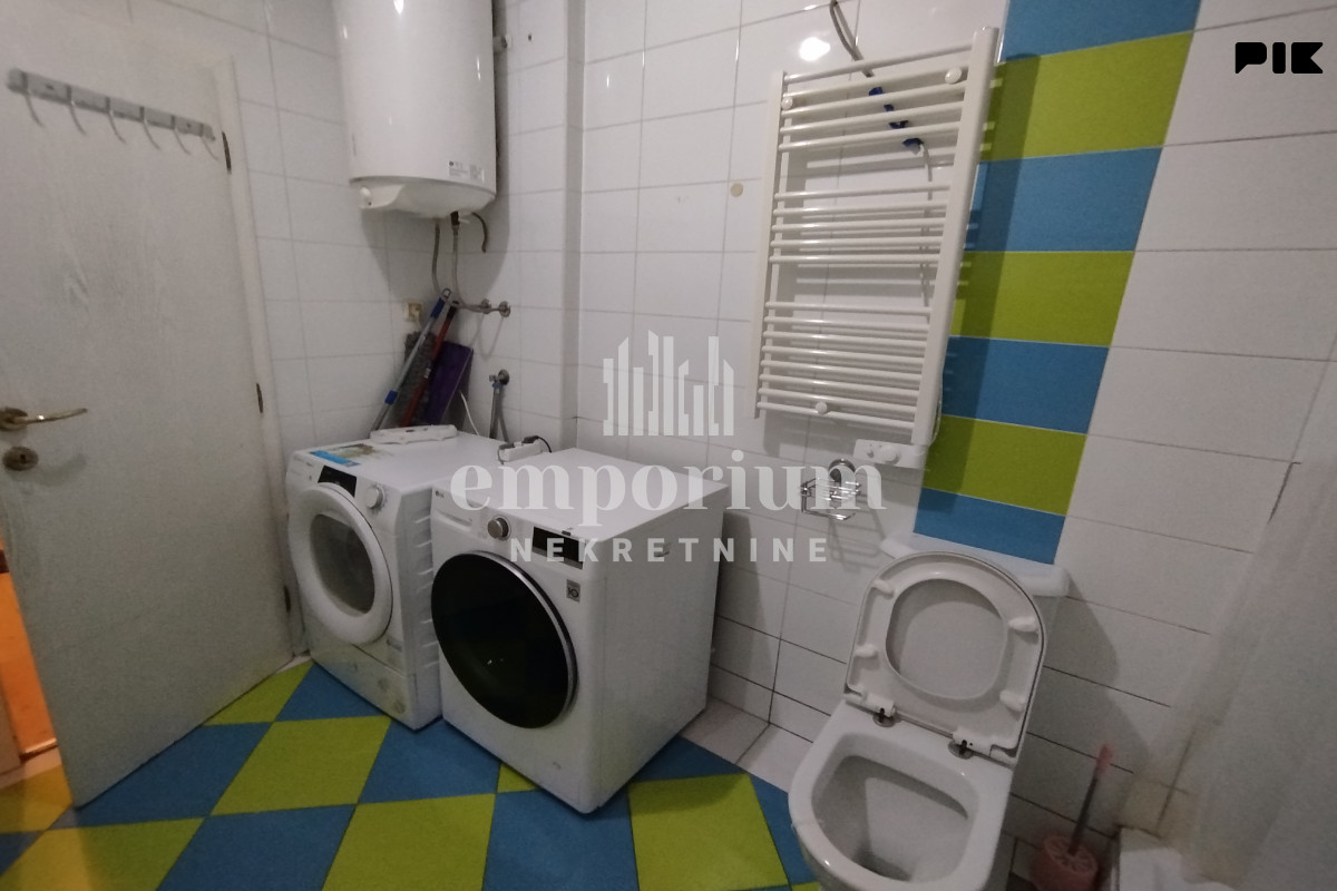 Trosoban stan sa garažnim parking mjestom u centru ID: 2793/BN