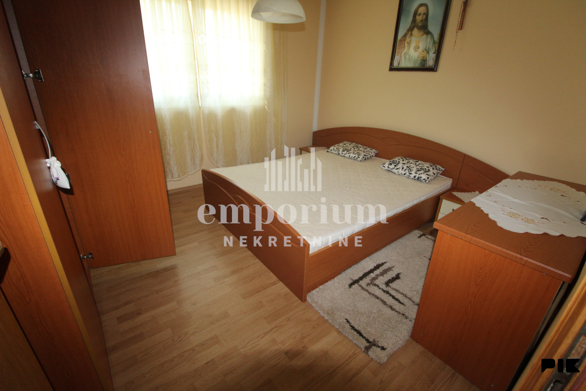 Useljiva kuća površine 80 m2 sa placem od 3.478 m2 ID: 2766/BN