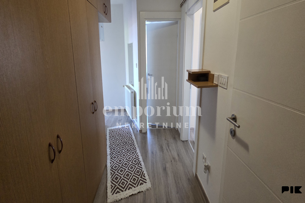 Dvoiposoban stan u centru površine 52m2 ID: 2784/IP