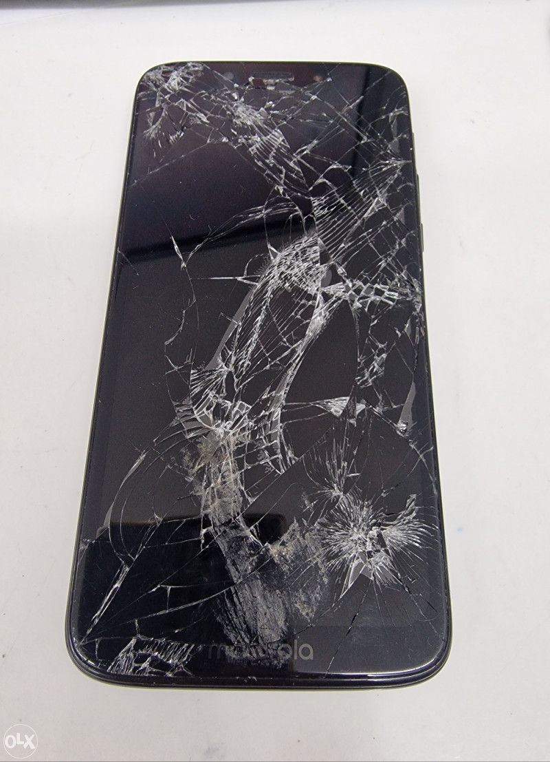 Razbijen Motorola Moto G7 Play