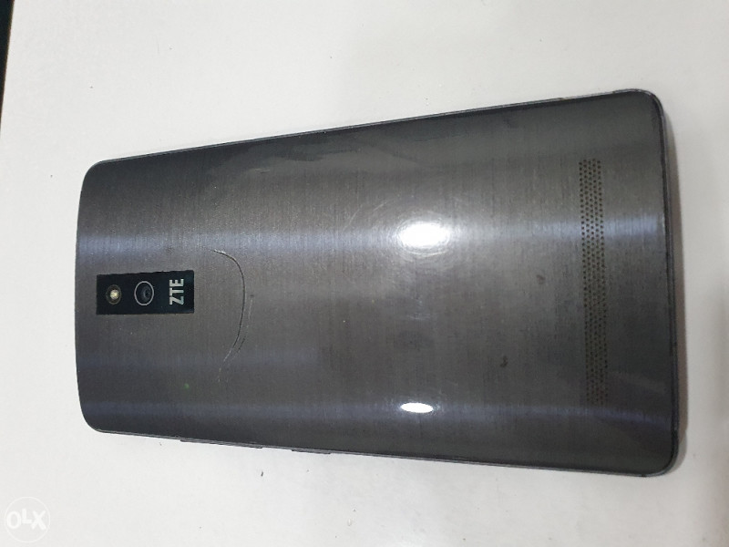 Pokvaren-Zte V220