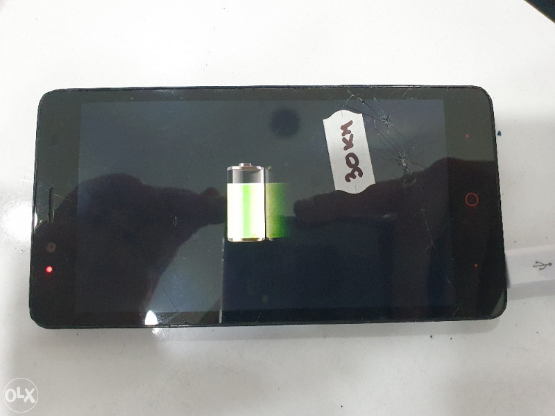 Pokvaren-Zte V220