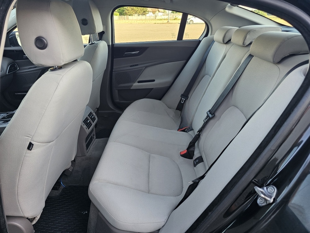 Jaguar XE 2016 Automatik 2.0 d 132kW RWD Panorama