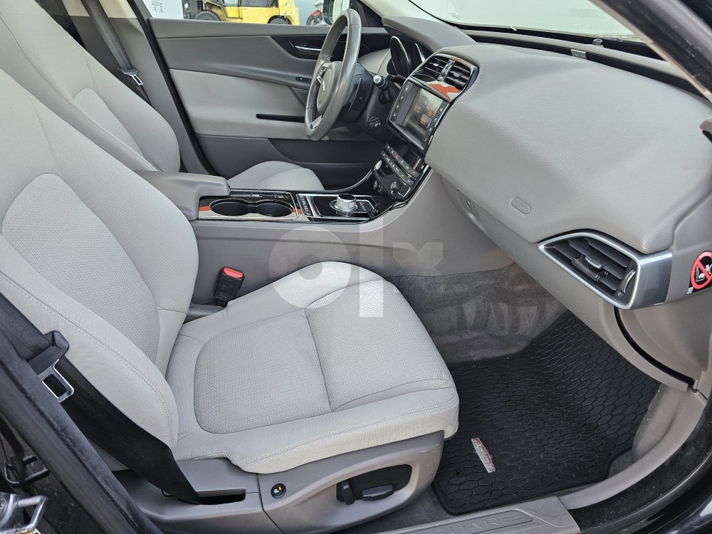 Jaguar XE 2016 Automatik 2.0 d 132kW RWD Panorama