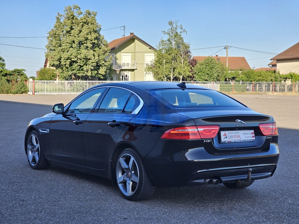 Jaguar XE 2016 Automatik 2.0 d 132kW RWD Panorama