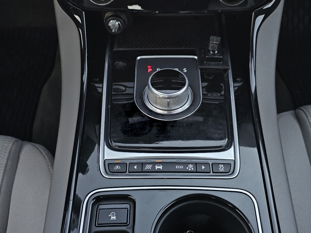 Jaguar XE 2016 Automatik 2.0 d 132kW RWD Panorama