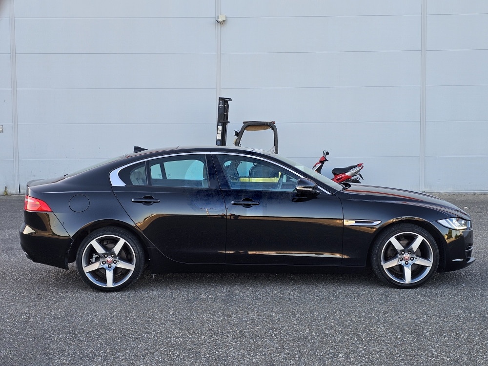 Jaguar XE 2016 Automatik 2.0 d 132kW RWD Panorama