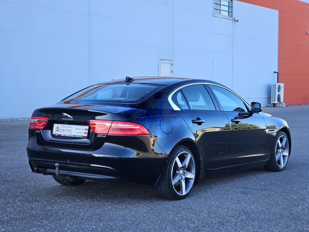 Jaguar XE 2016 Automatik 2.0 d 132kW RWD Panorama