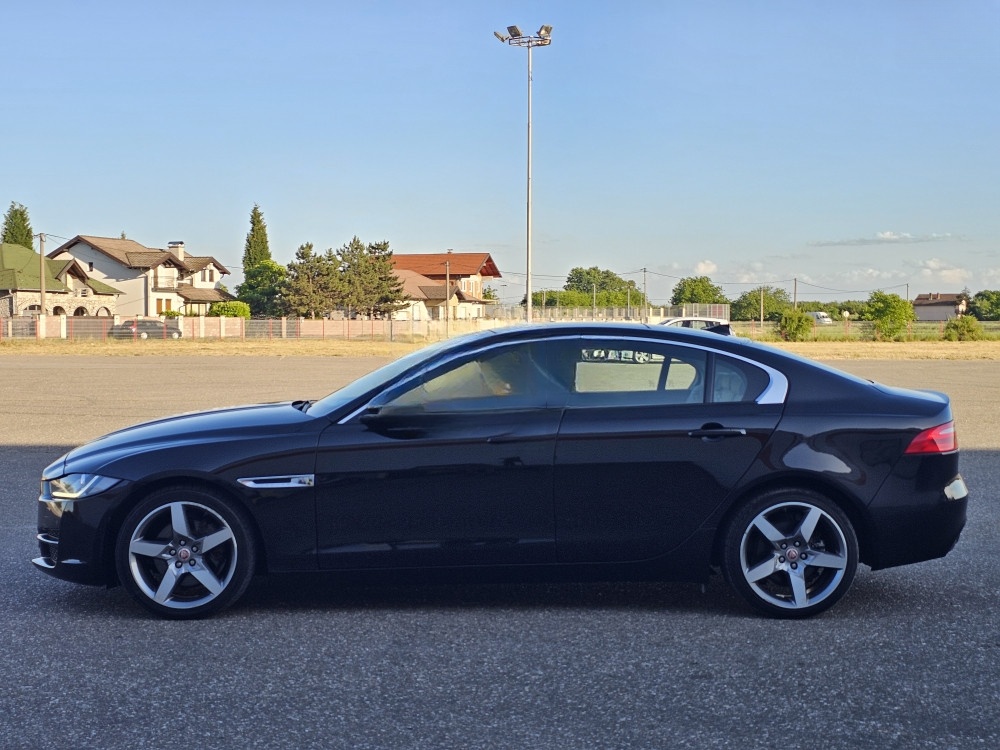 Jaguar XE 2016 Automatik 2.0 d 132kW RWD Panorama