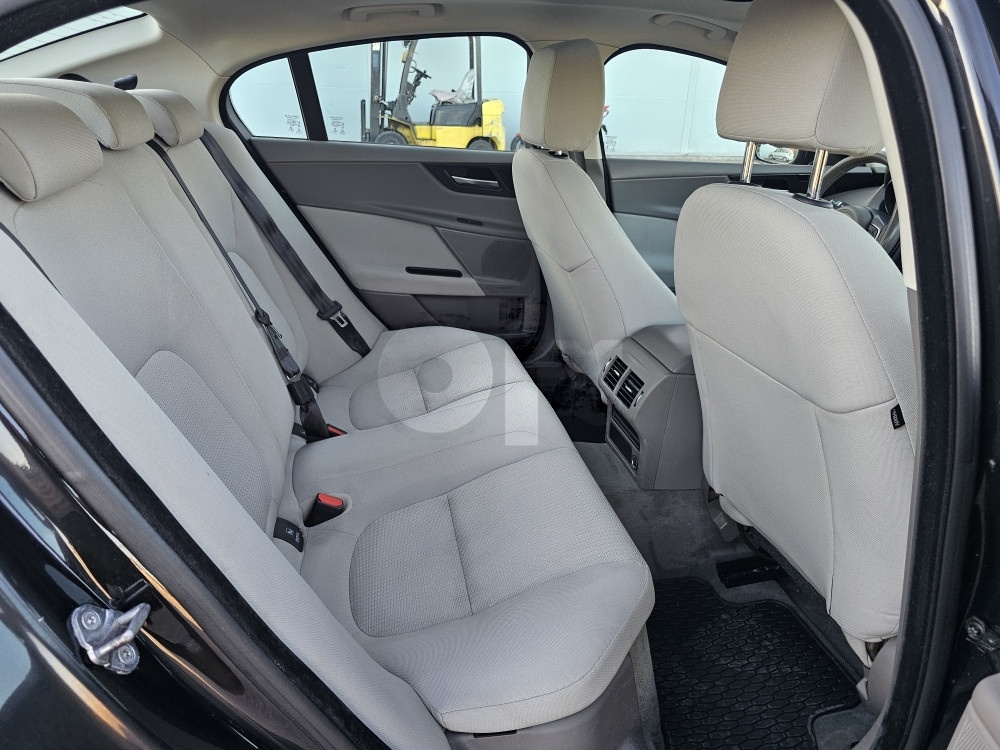 Jaguar XE 2016 Automatik 2.0 d 132kW RWD Panorama