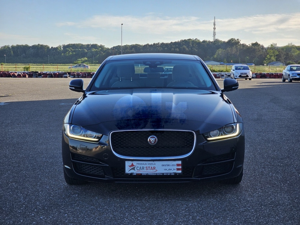 Jaguar XE 2016 Automatik 2.0 d 132kW RWD Panorama
