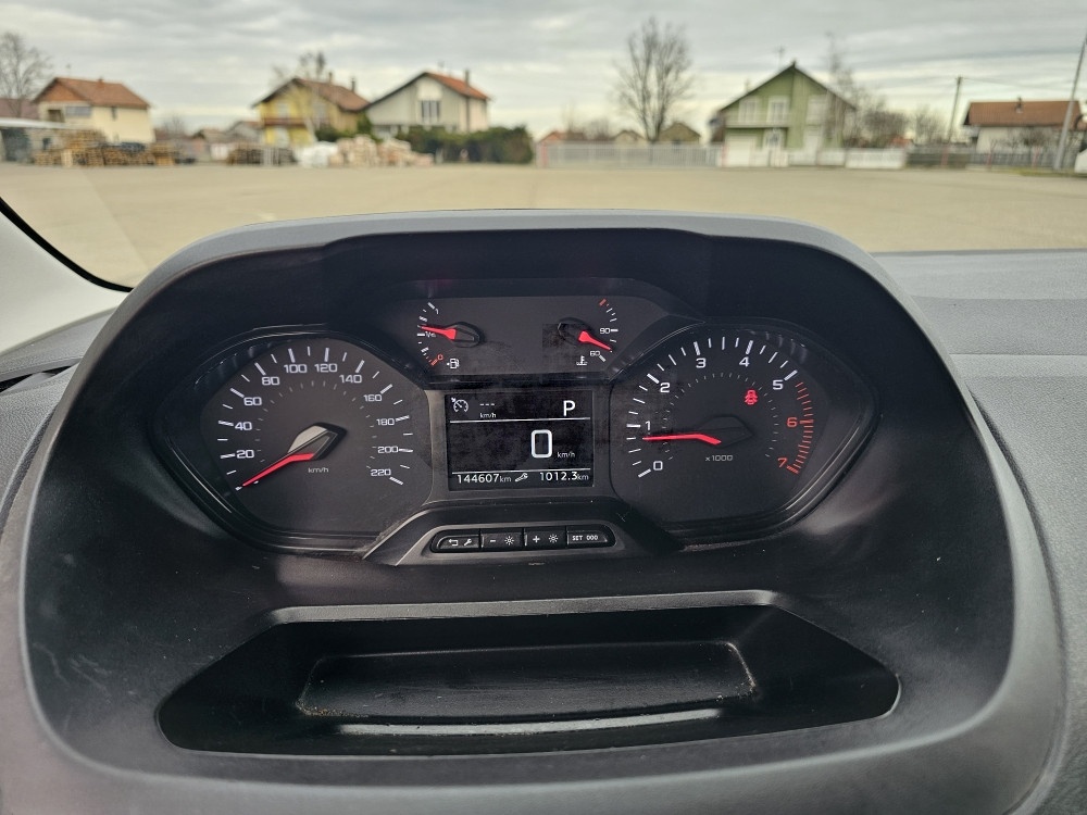 Peugeot Partner 2022 1.5 96kW Automatik