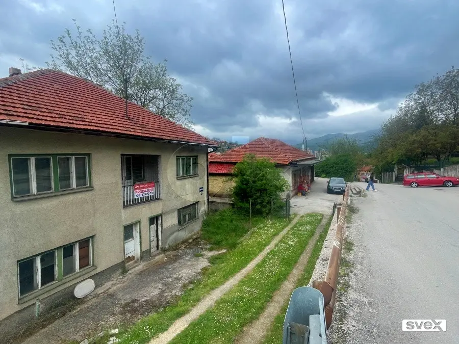 Kuća iznad Mokušnica, Zenica - kuća 258m2 + zemljište 900m2