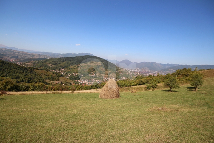 Dvije kuće i veliko imanje, Zenica P=18120m2