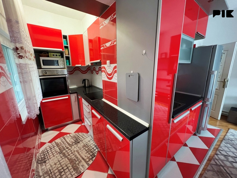 Namješten trosoban stan na Jaliji, P=75m2+10m2