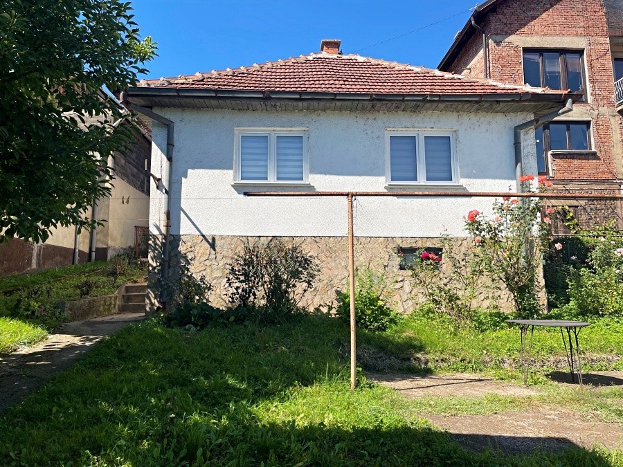 Kuća sa garažom i dvorištem, Tetovo