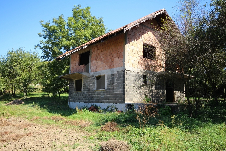 Dvije kuće i veliko imanje, Zenica P=18120m2