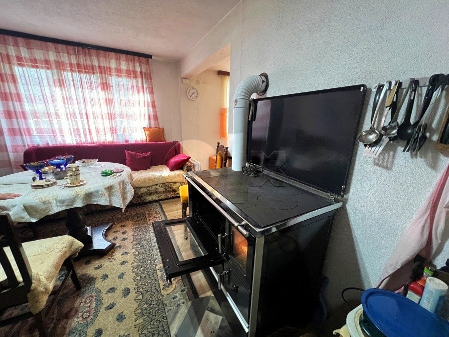 Dvospratna kuća sa konobom, Zenica