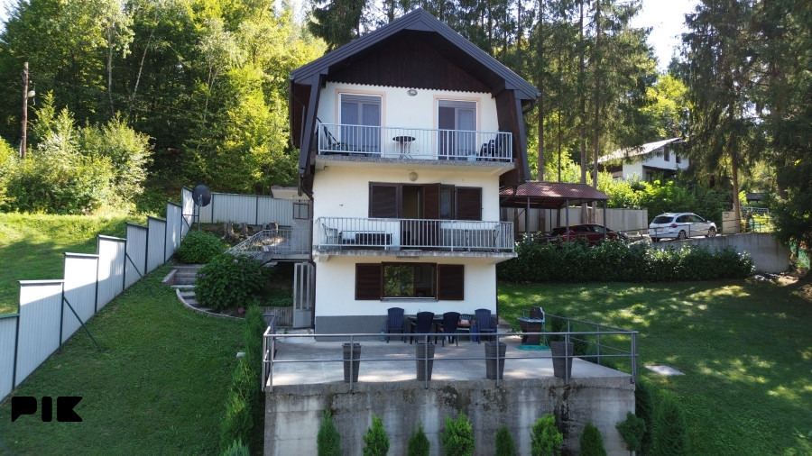 Vikend kuća Busovača, 114m2 stambenog prostora, 1.825m2 zemljišta