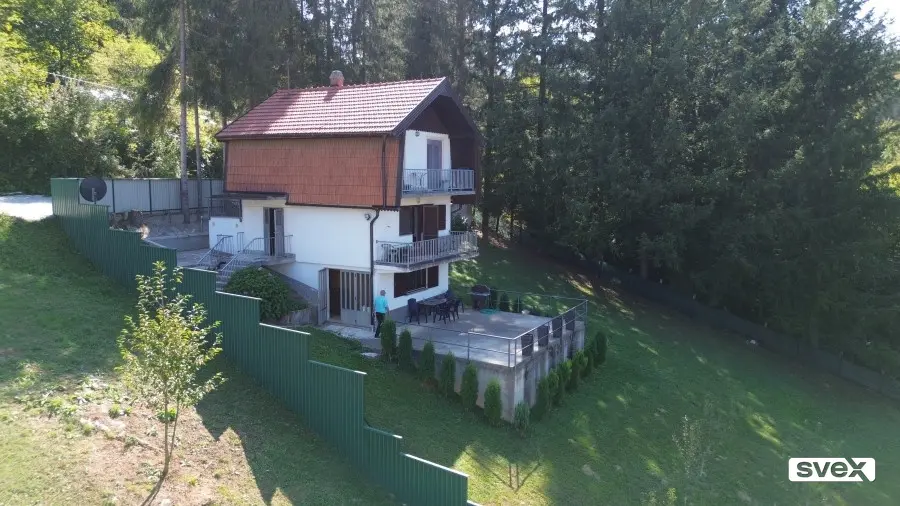 Vikend kuća Busovača, 114m2 stambenog prostora, 1.825m2 zemljišta