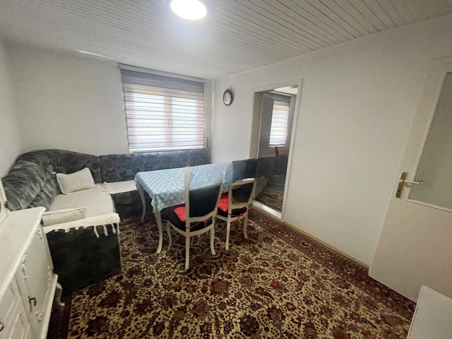 Kuća sa garažom i dvorištem, Tetovo