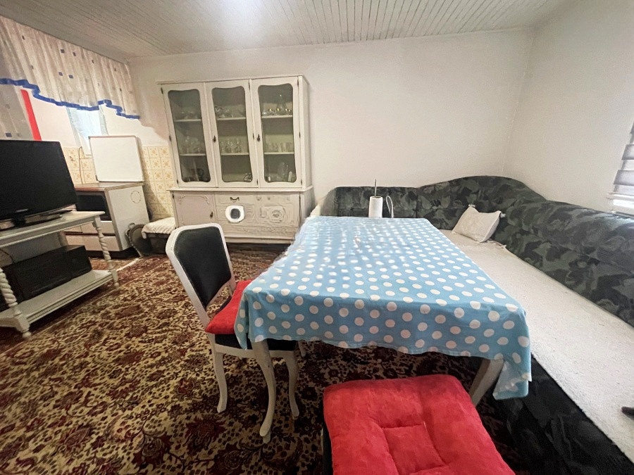 Kuća sa garažom i dvorištem, Tetovo