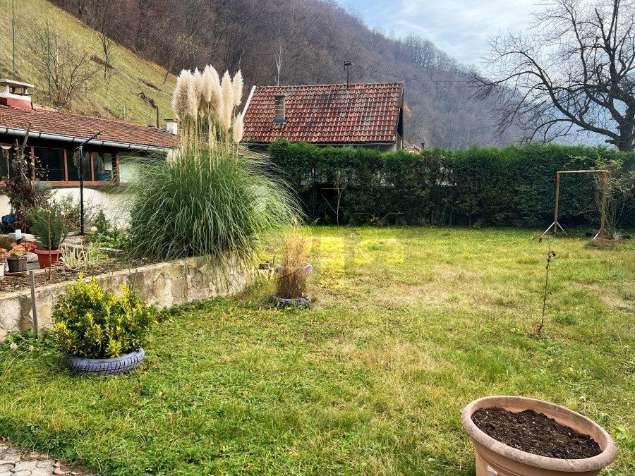 Dvospratna kuća sa konobom, Zenica