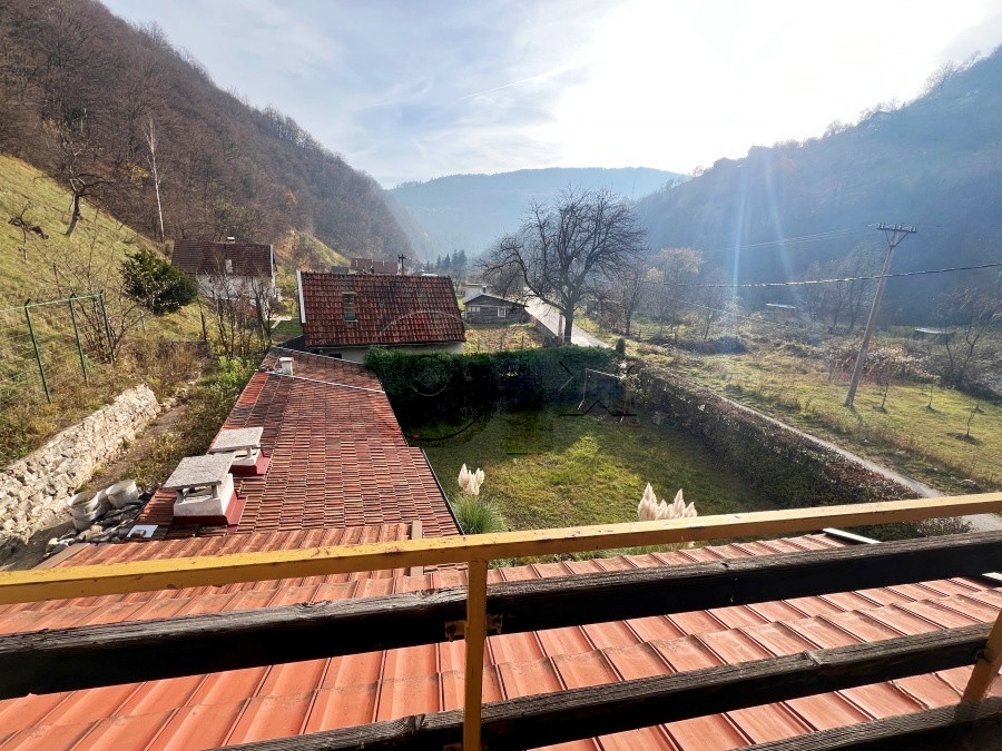 Dvospratna kuća sa konobom, Zenica