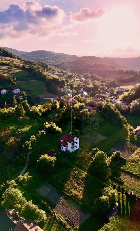 Kuća sa 5588 m2 zemljista, Grivići, Hadžići