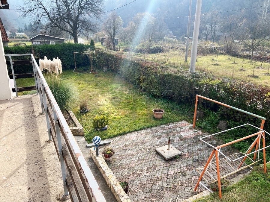 Dvospratna kuća sa konobom, Zenica