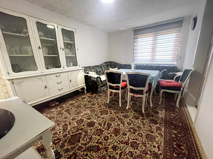 Kuća sa garažom i dvorištem, Tetovo