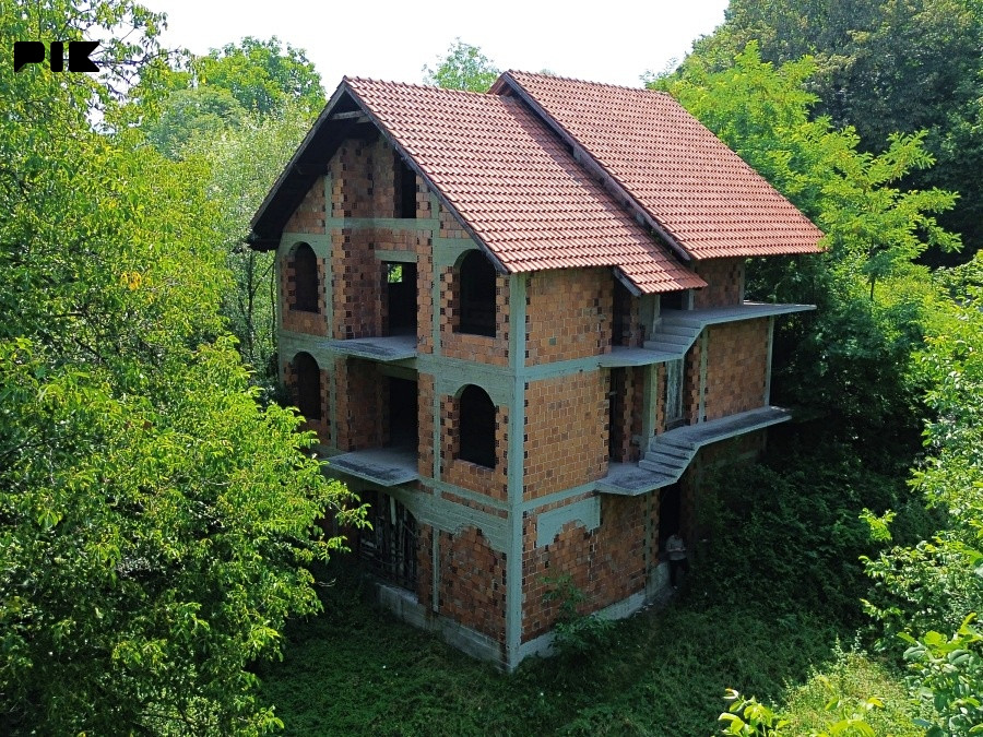 Trospratna kuća, Raspotočje, Zenica