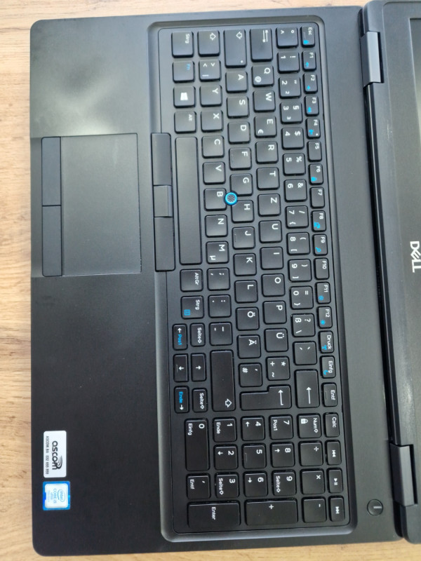 LAPTOP DELL 5590 i5-7300U / 16 / 256 / 15,6 Pol